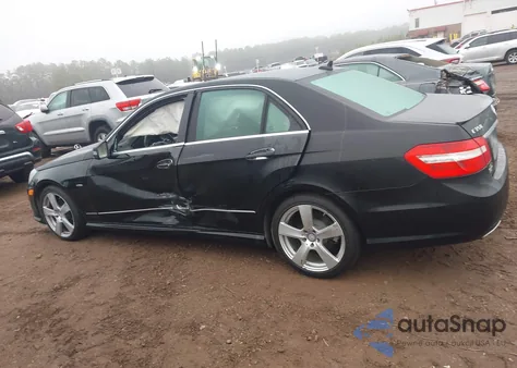 2012 Mercedes-Benz E 350 z USA, uszkodzony, nr VIN WDDHF5KB8CA657100